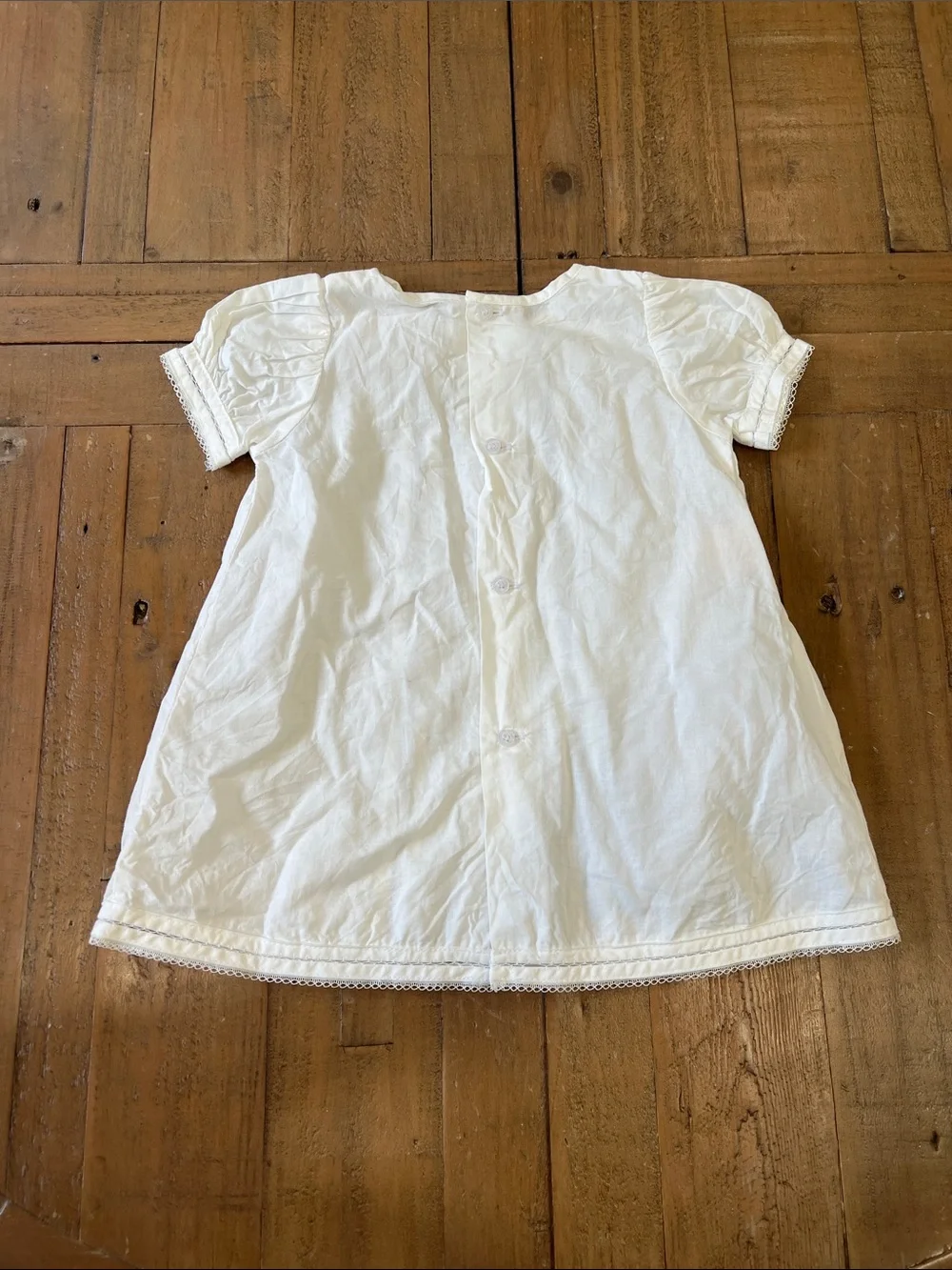 Remember Nguyen off white hand embroidered rosette short sleeve dress 9 months - Picture 4 of 5